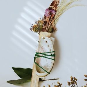 Palo santo smudge bundle.